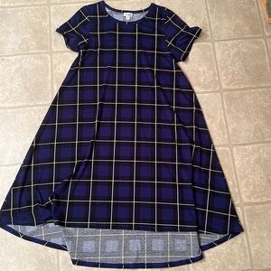 EUC Lularoe Carly. Purple plaid.Scoop neck. Hi-low hem. Shirt sleeves.